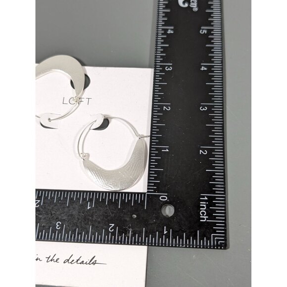 LOFT Silver Tone Textured Boho Curved Bar Hoop Earrings Pierced NEW - Picture 5 of 5